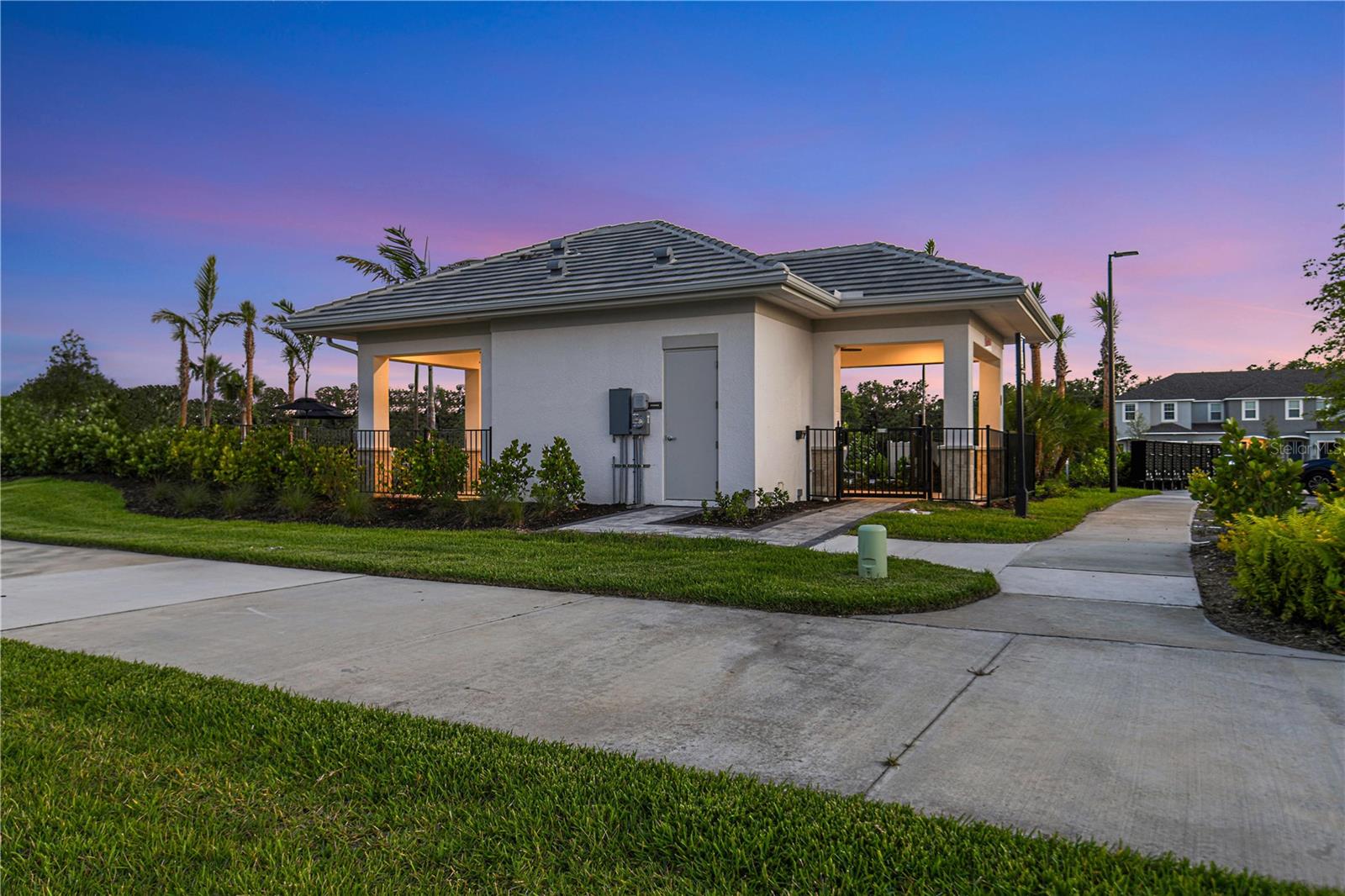 10605 ORBIT TER, SARASOTA, FL — photo 42