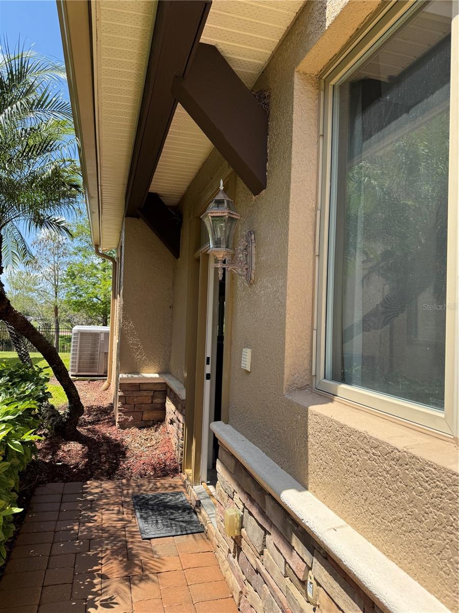 644 SAXONY BLVD, ST PETERSBURG, FL — photo 2