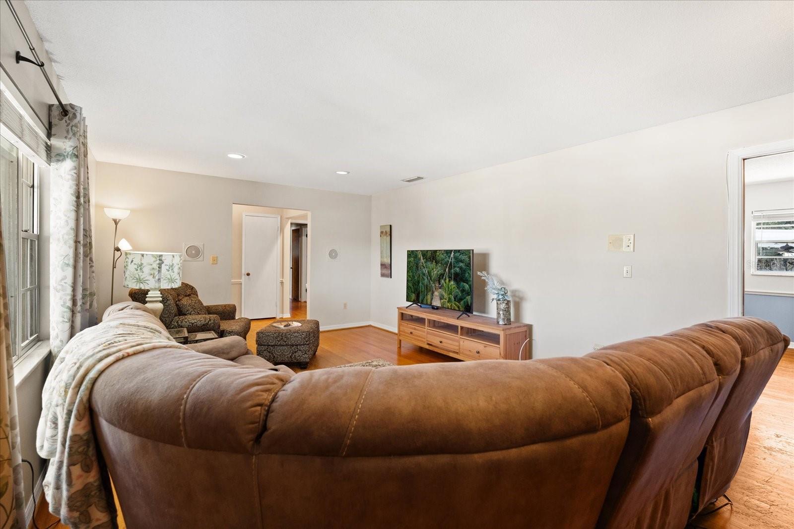 2906 E GRANT AVE, ORLANDO, FL — photo 10