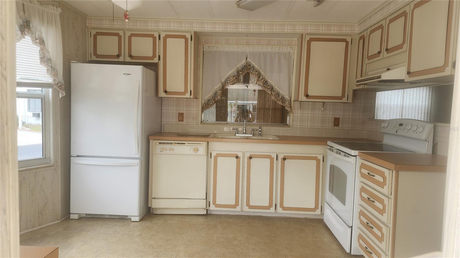157 N FIJI CIR, ENGLEWOOD, FL — photo 4