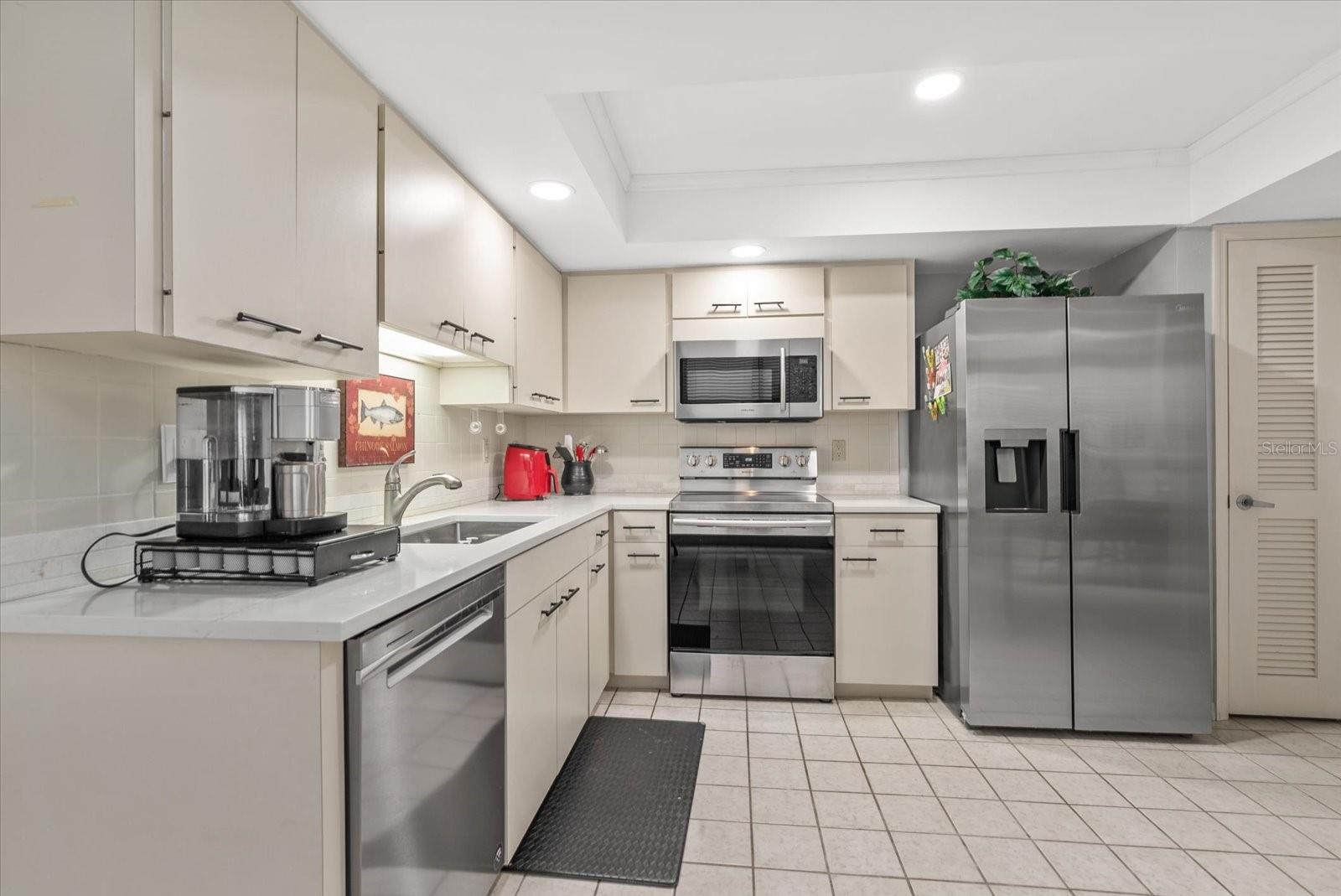 3862 WILSHIRE CIR W #107, SARASOTA, FL — photo 15