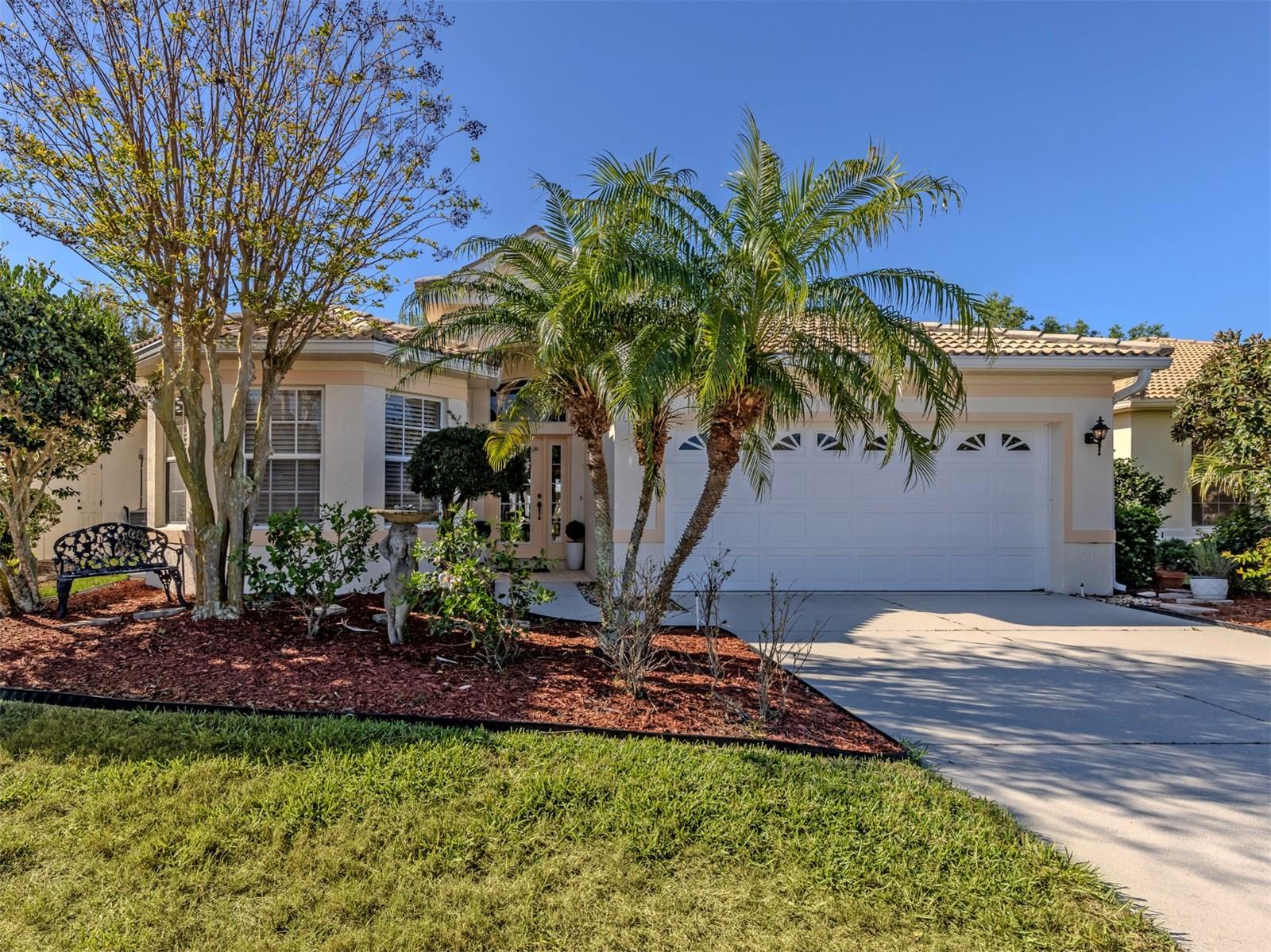 404 PINEWOOD LAKE DR, VENICE, FL