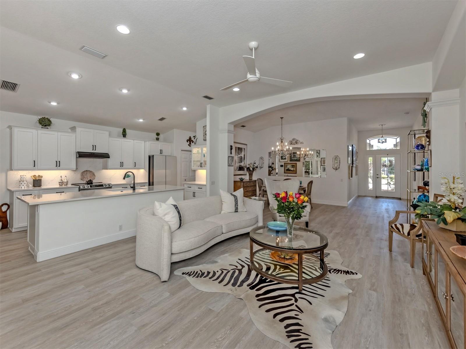 404 PINEWOOD LAKE DR, VENICE, FL — photo 3