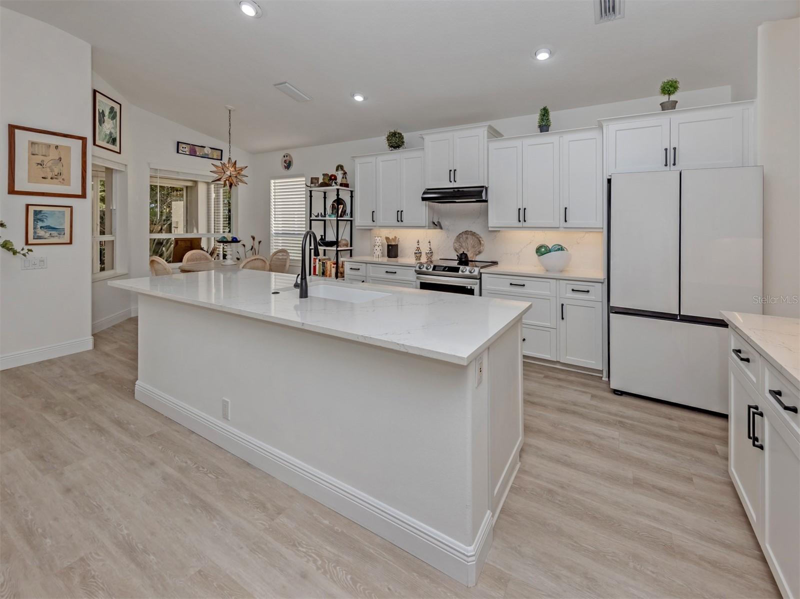 404 PINEWOOD LAKE DR, VENICE, FL — photo 10