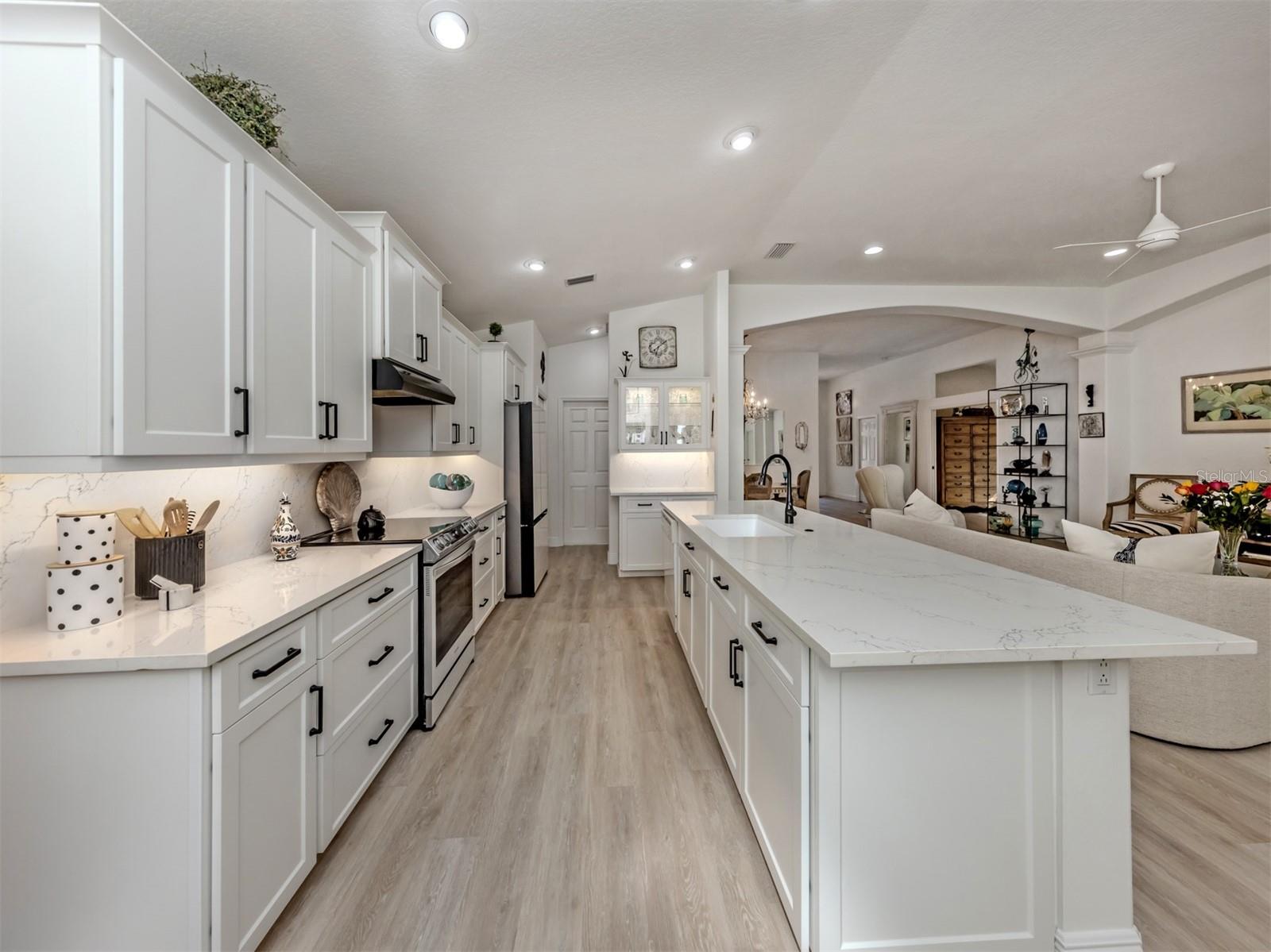 404 PINEWOOD LAKE DR, VENICE, FL — photo 11