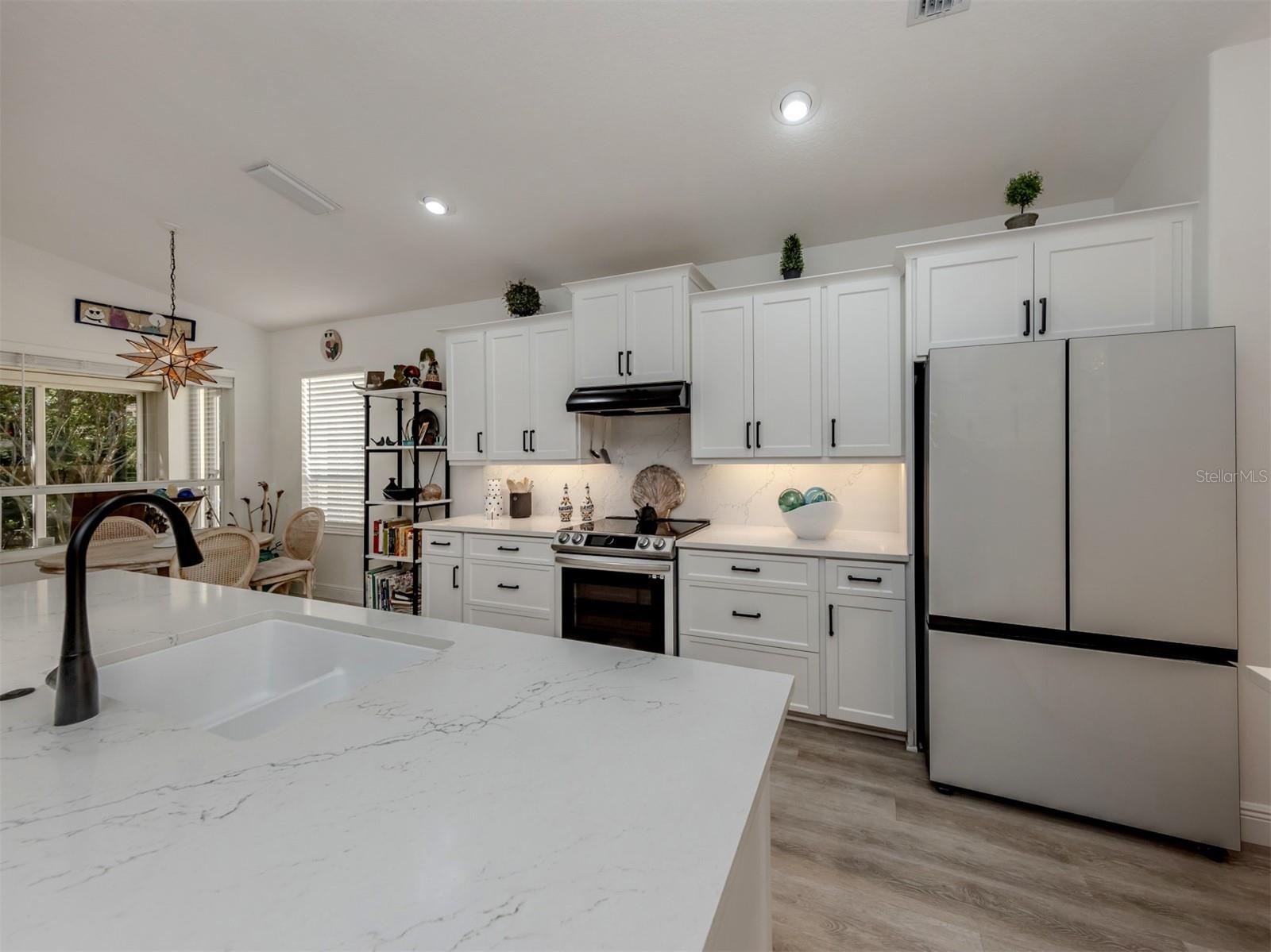 404 PINEWOOD LAKE DR, VENICE, FL — photo 12