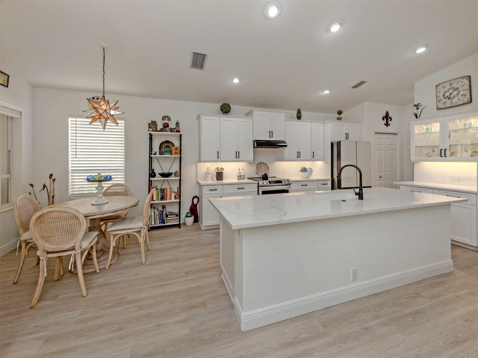 404 PINEWOOD LAKE DR, VENICE, FL — photo 13