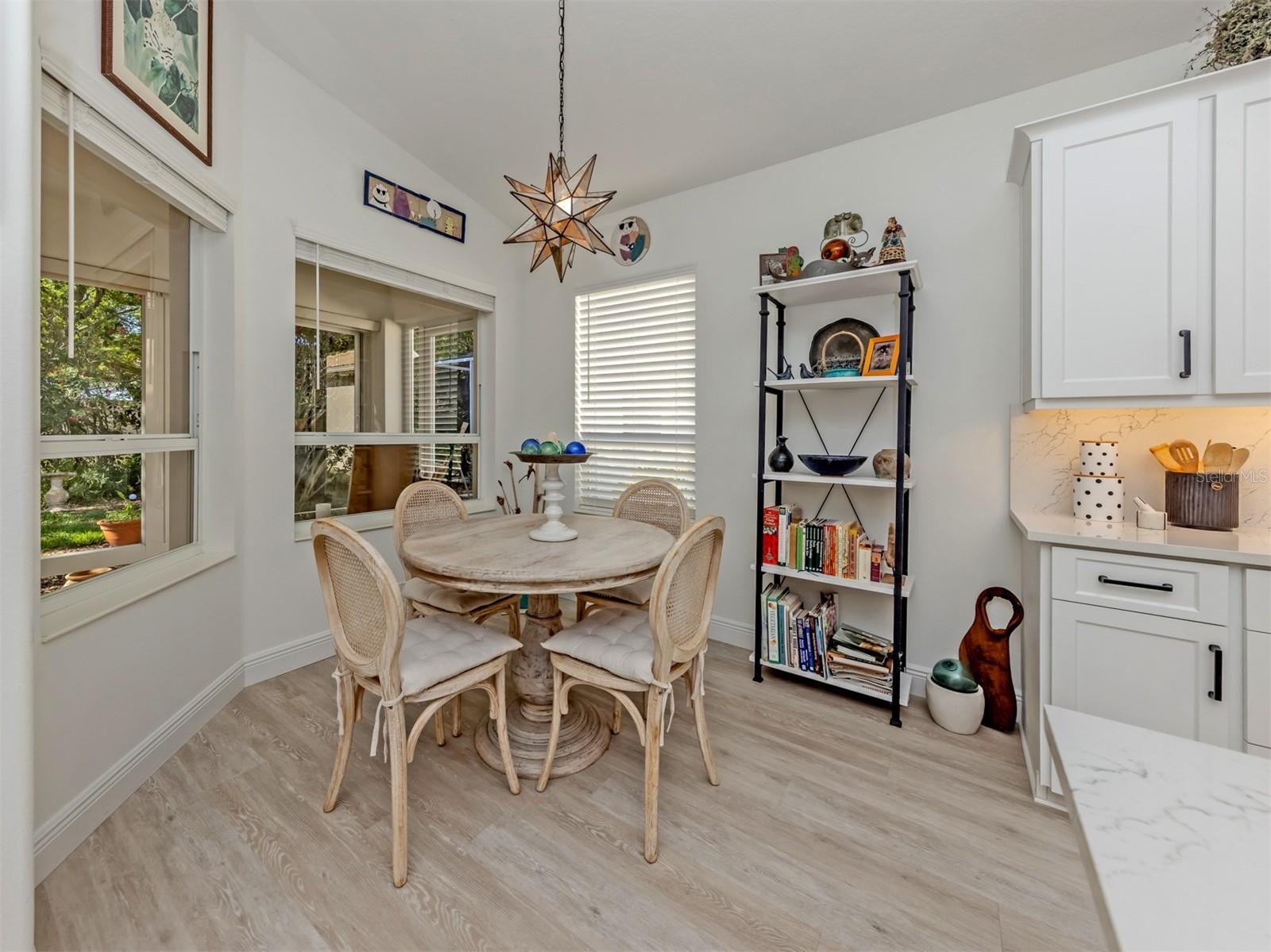 404 PINEWOOD LAKE DR, VENICE, FL — photo 14