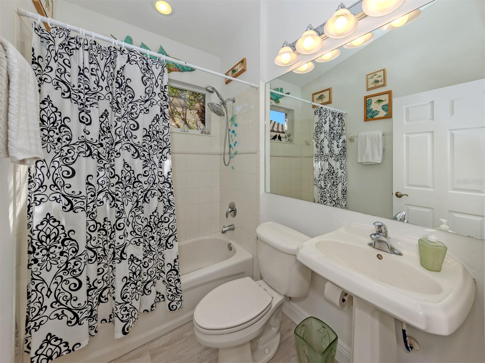 404 PINEWOOD LAKE DR, VENICE, FL — photo 23