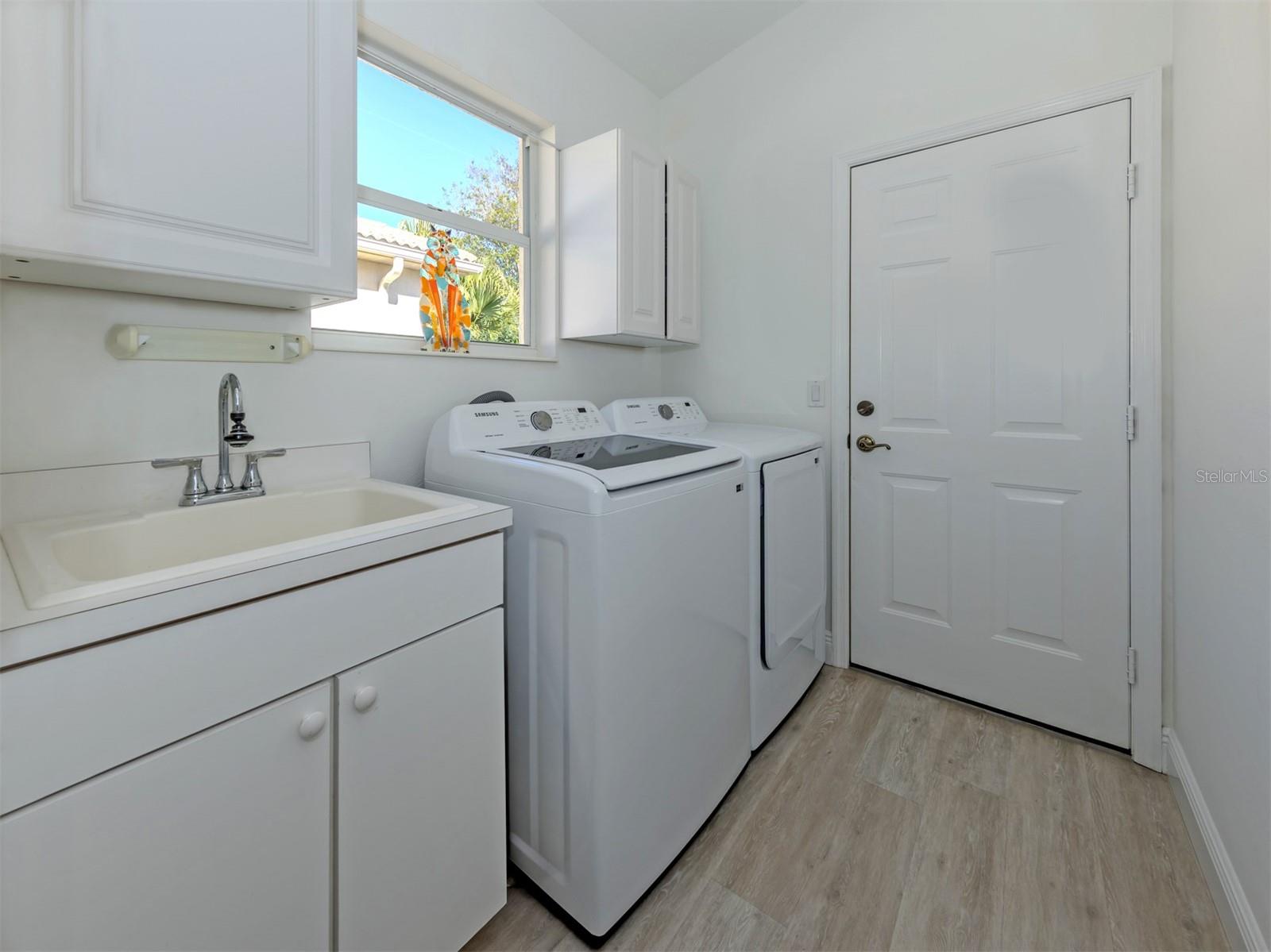 404 PINEWOOD LAKE DR, VENICE, FL — photo 24