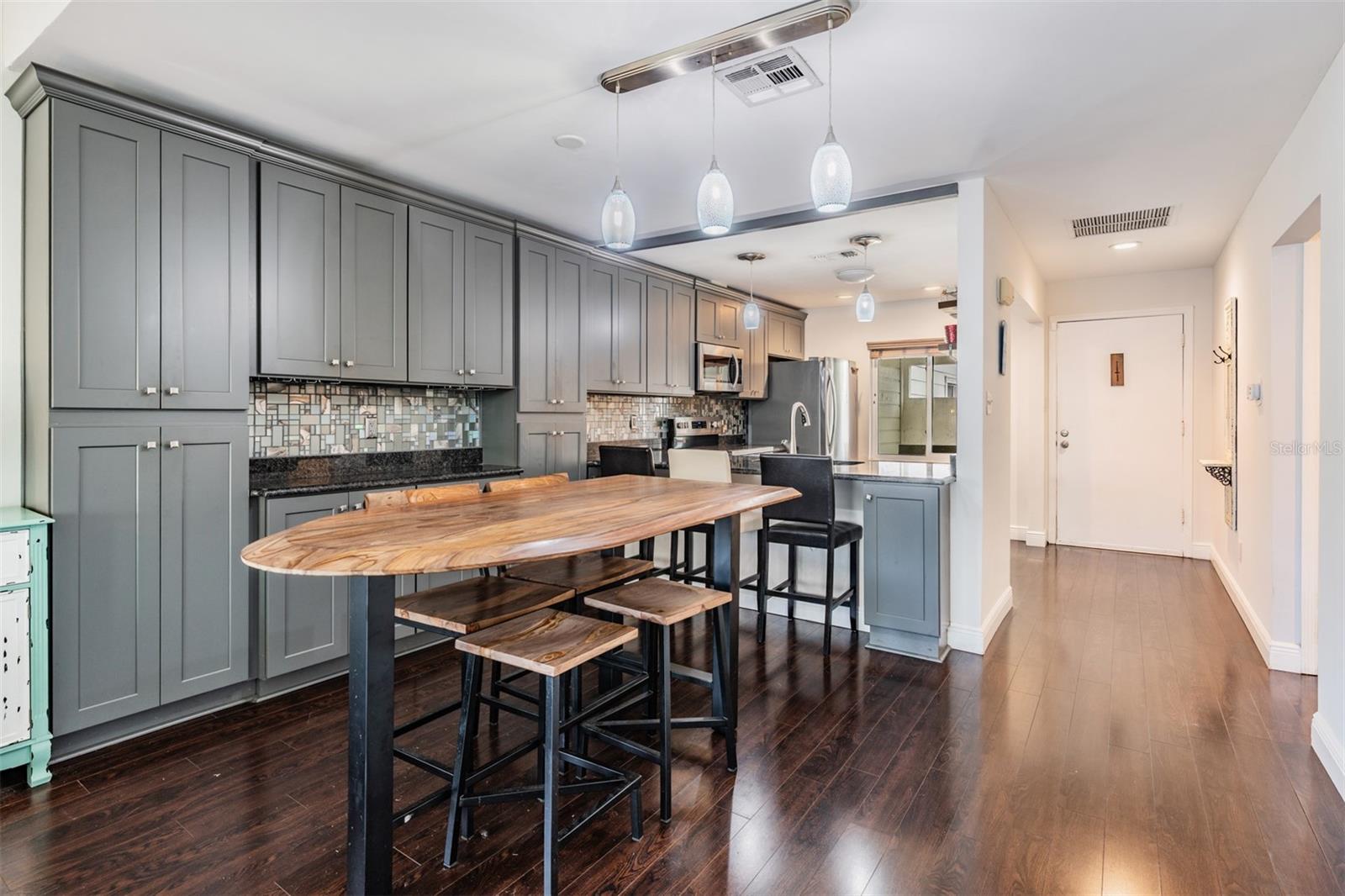 637 DRAKE LN N, DUNEDIN, FL — photo 3