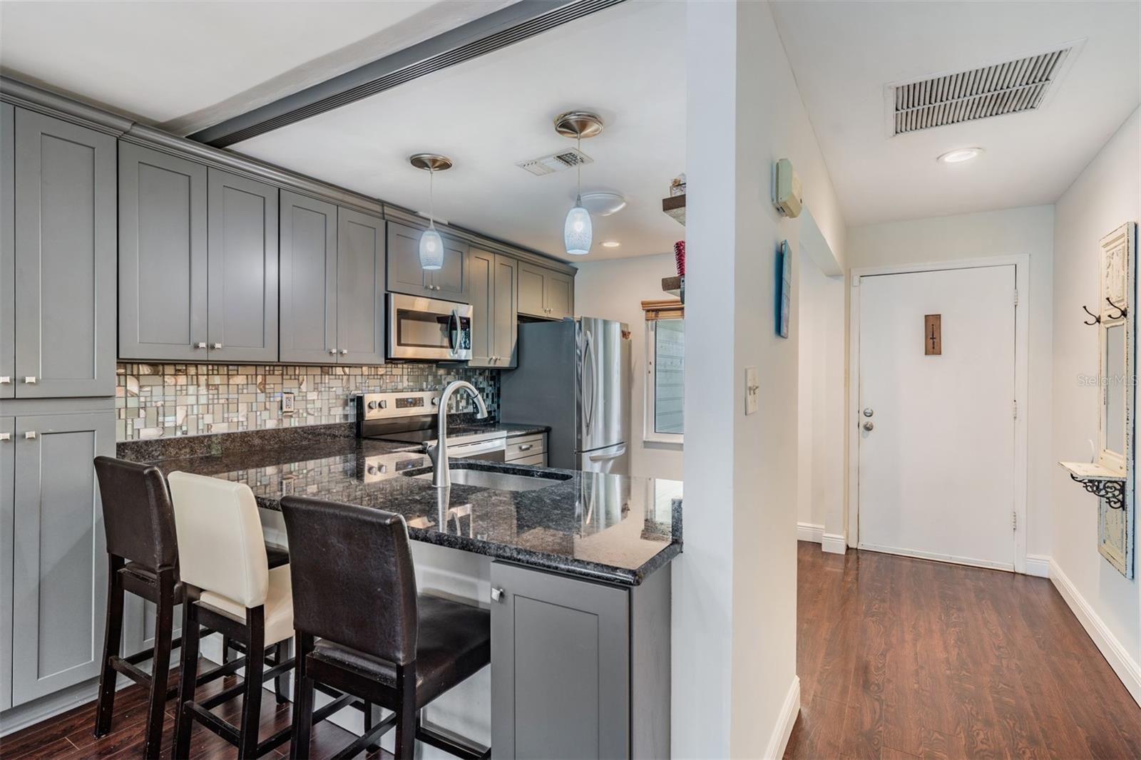 637 DRAKE LN N, DUNEDIN, FL — photo 4