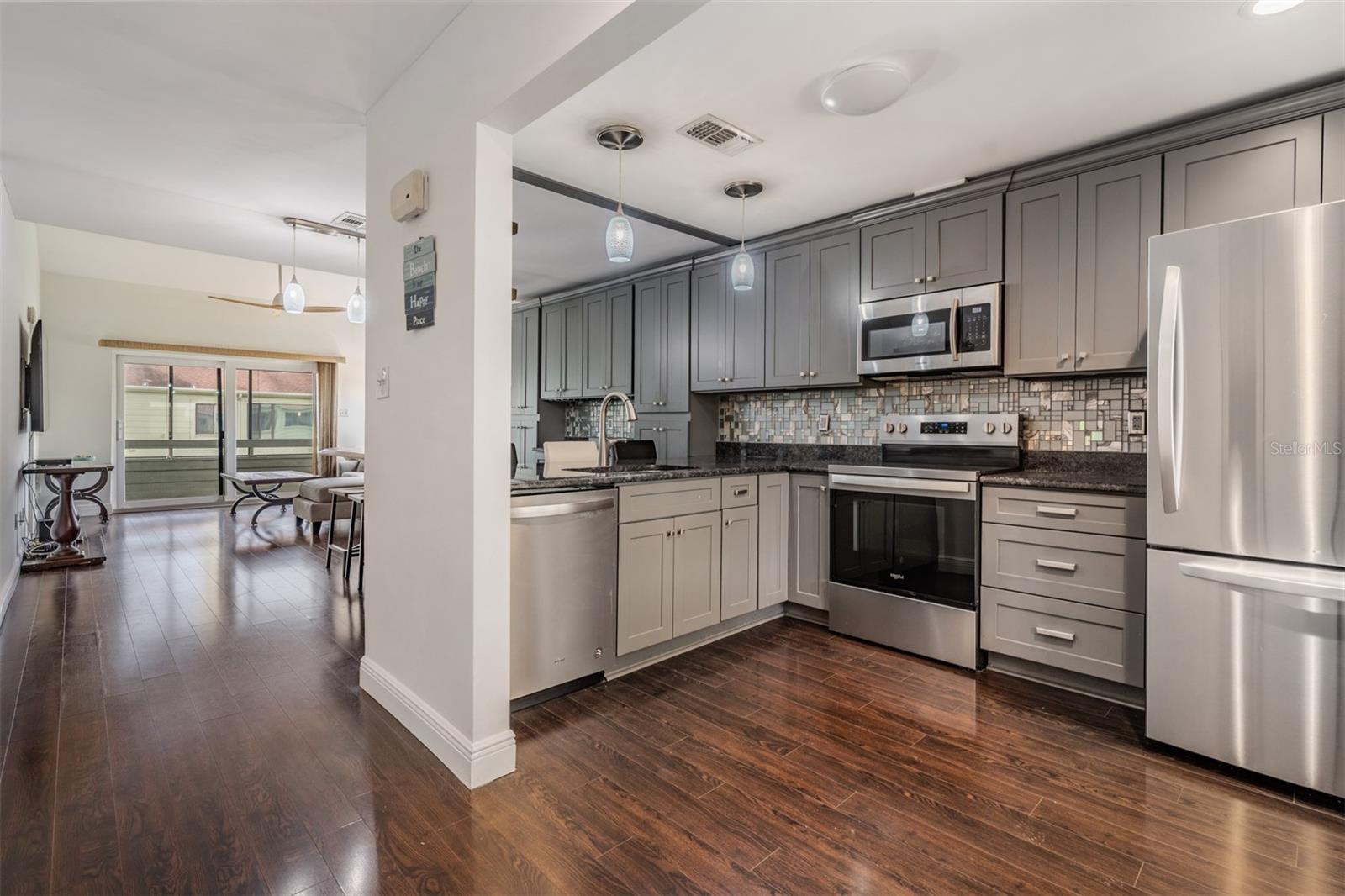 637 DRAKE LN N, DUNEDIN, FL — photo 8