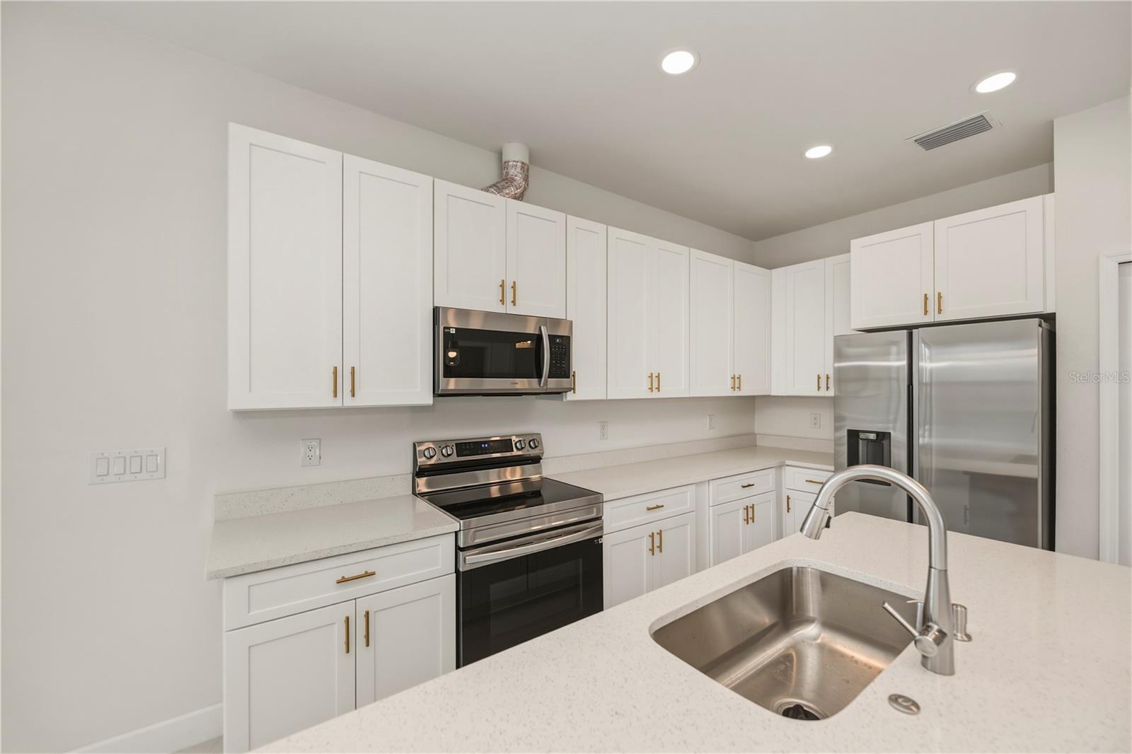 15089 ALDAMA CIR, PORT CHARLOTTE, FL — photo 16