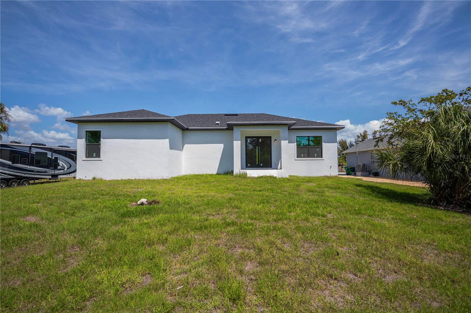 15089 ALDAMA CIR, PORT CHARLOTTE, FL — photo 37