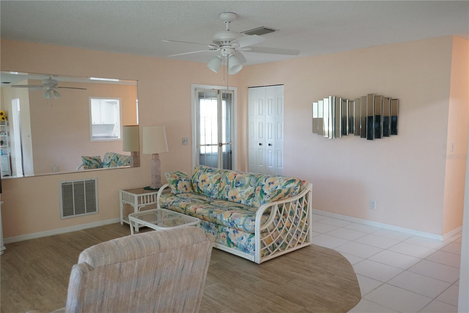 1901 CANTERBURY LN #4, SUN CITY CENTER, FL — photo 3