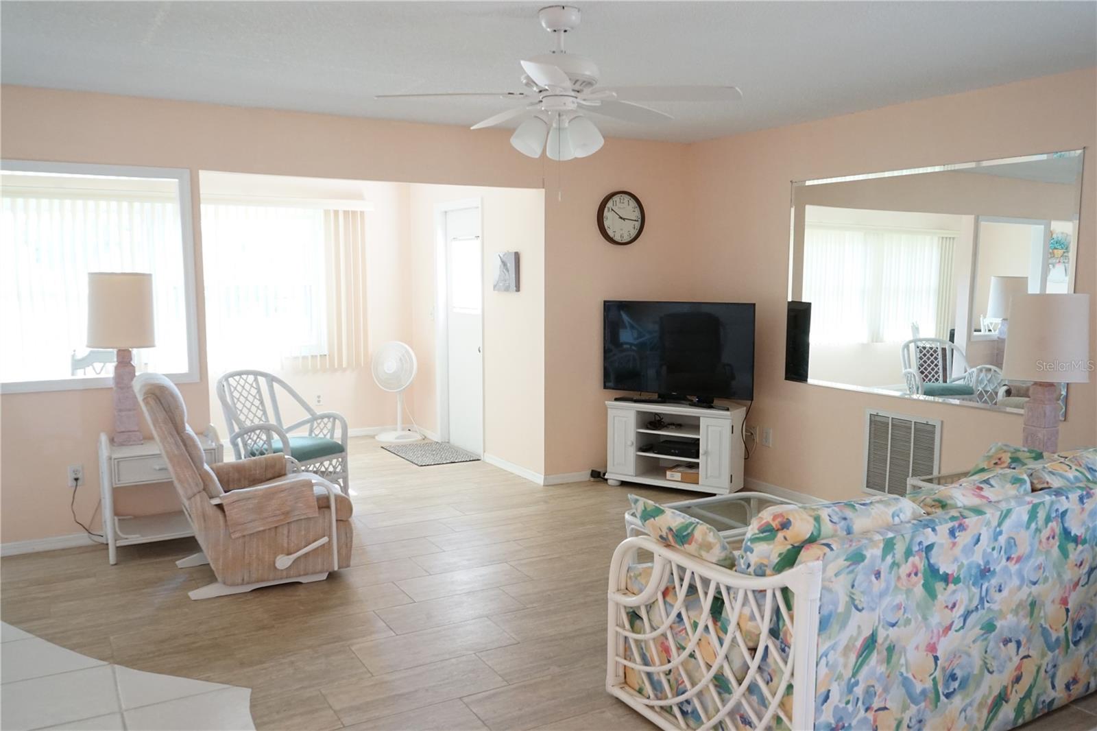 1901 CANTERBURY LN #4, SUN CITY CENTER, FL — photo 6