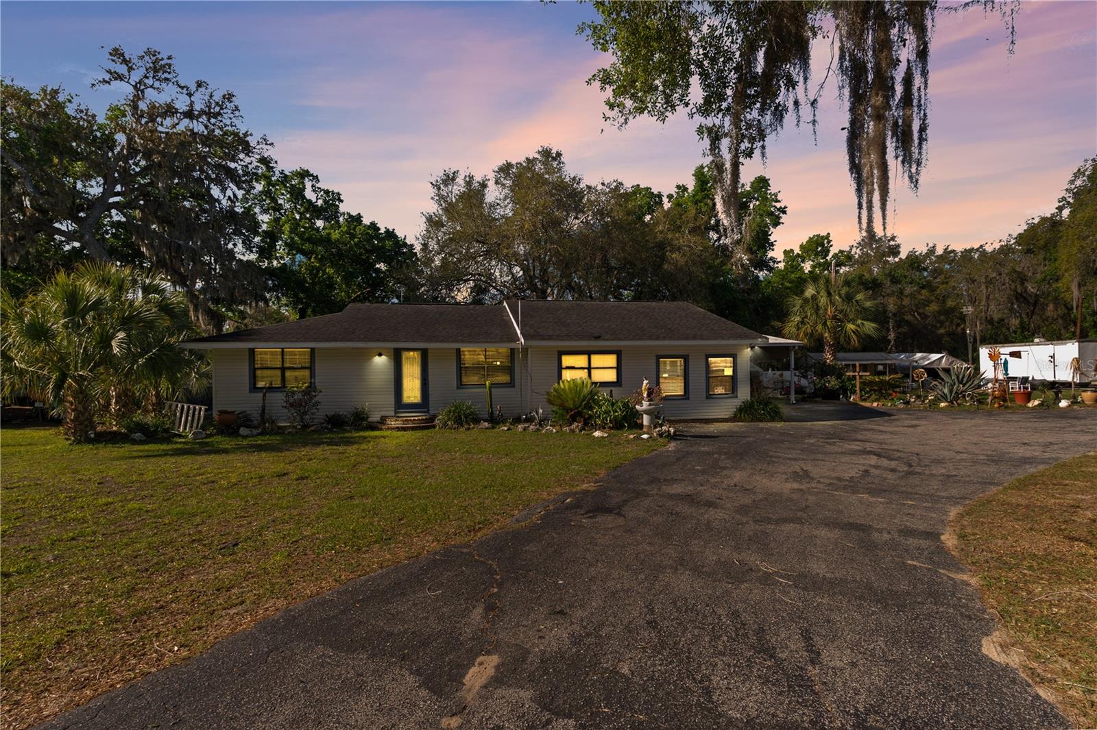 270 W MCCLENDON ST, LADY LAKE, FL