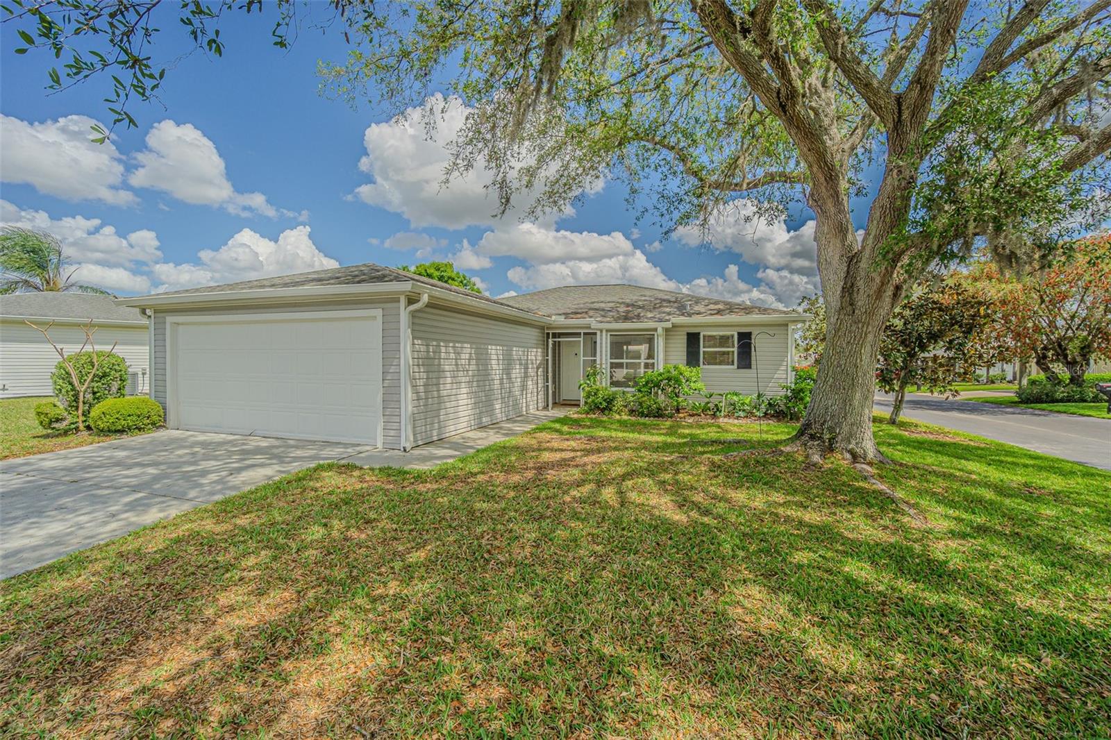 11204 COREY PAVIN LN, SAN ANTONIO, FL