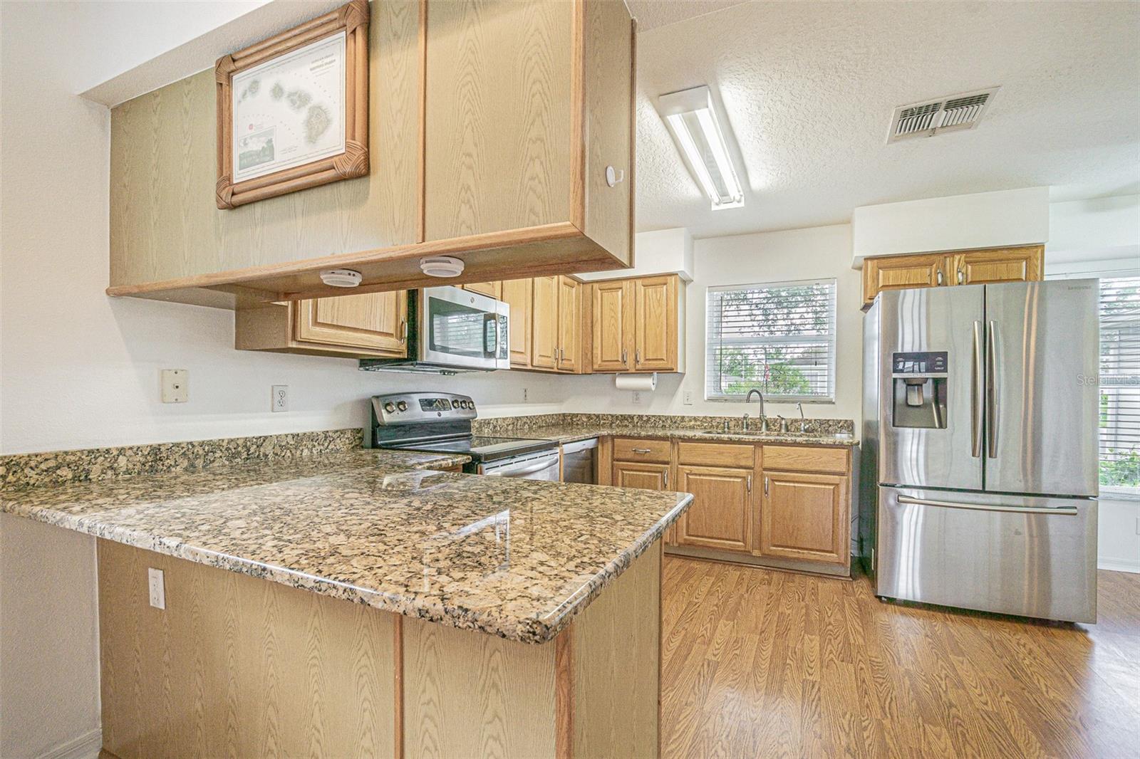 11204 COREY PAVIN LN, SAN ANTONIO, FL — photo 4