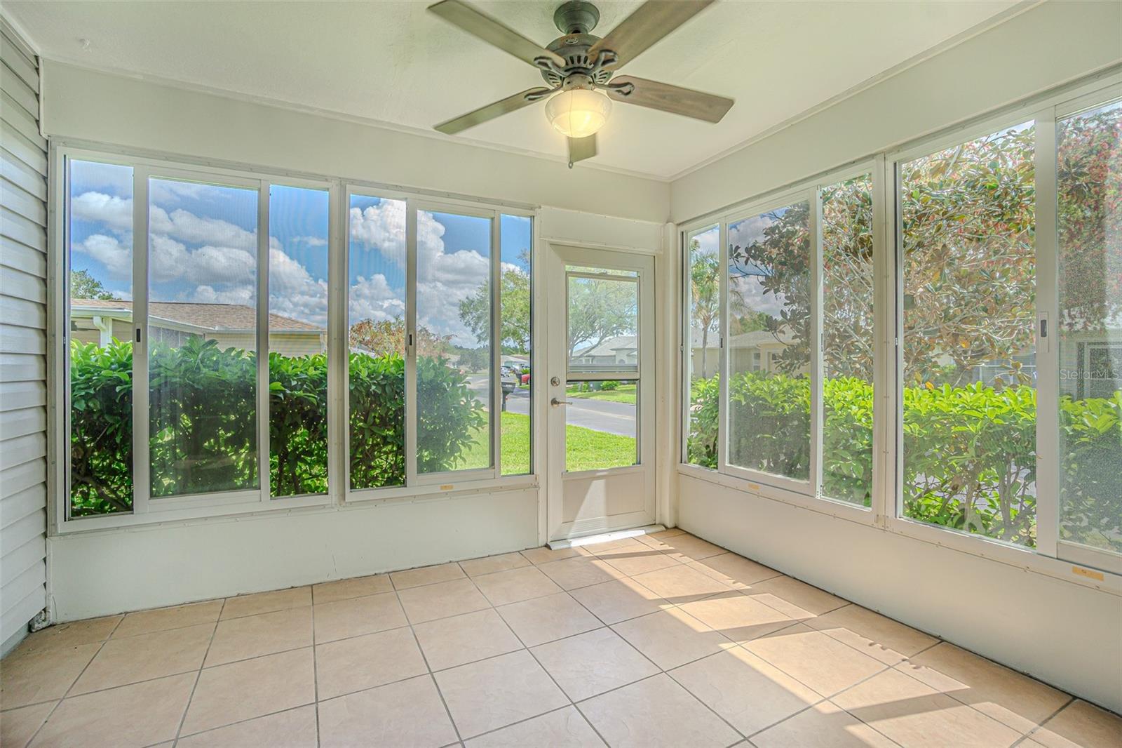 11204 COREY PAVIN LN, SAN ANTONIO, FL — photo 5