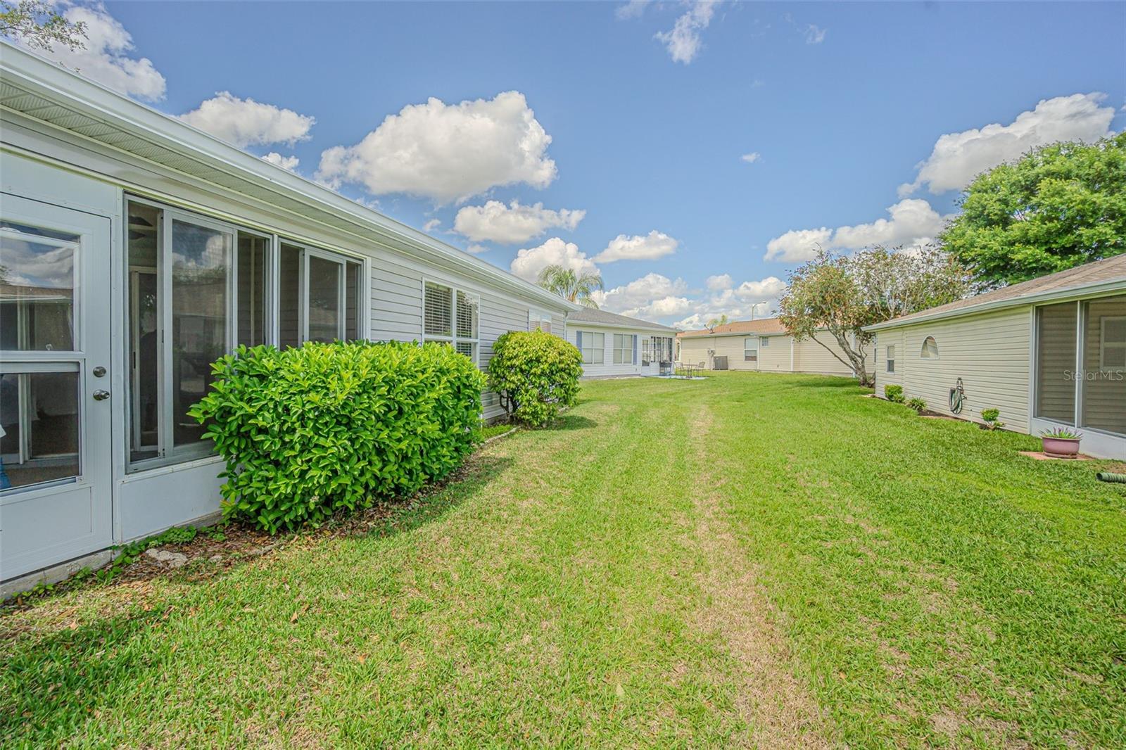 11204 COREY PAVIN LN, SAN ANTONIO, FL — photo 10