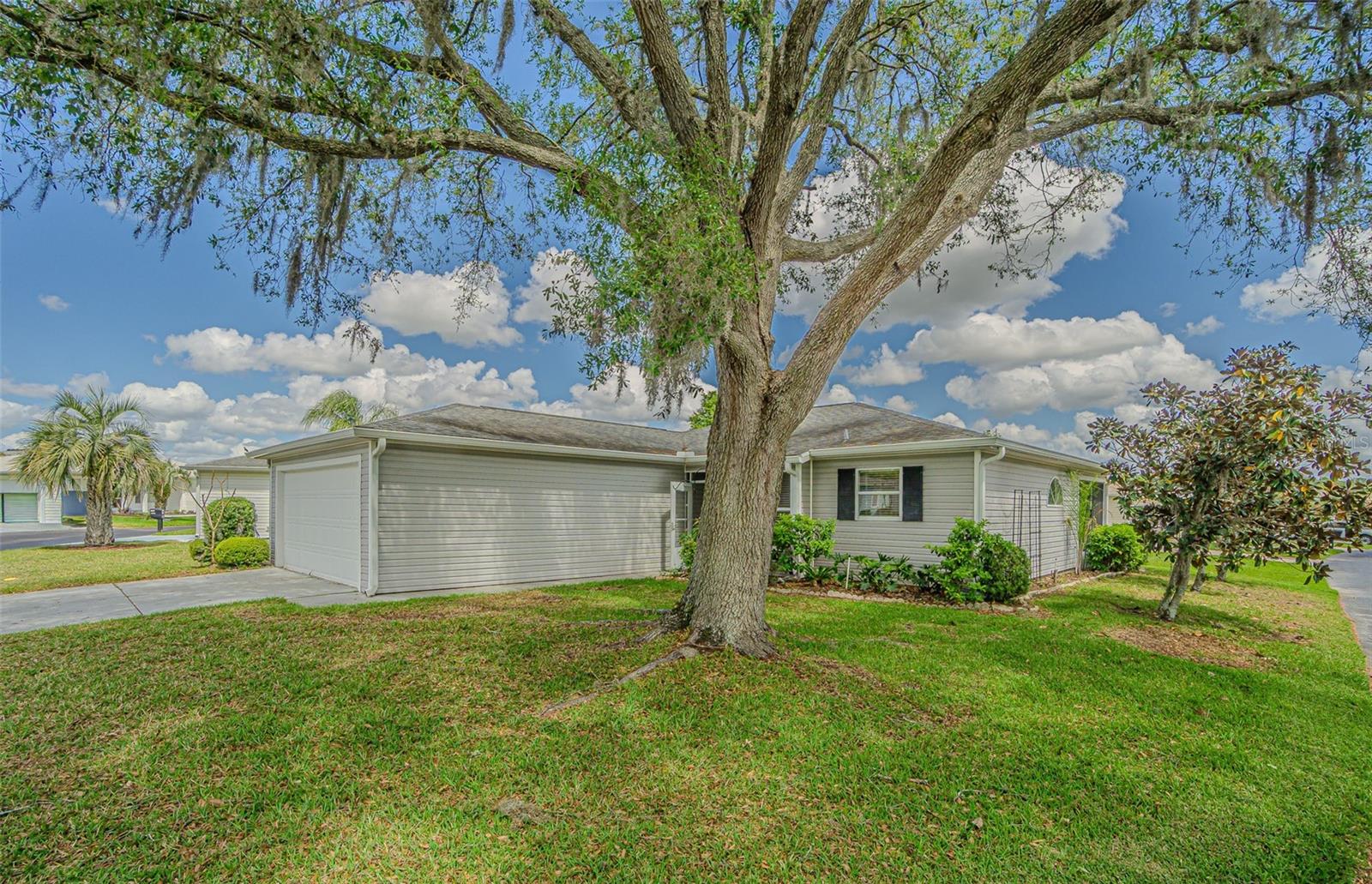 11204 COREY PAVIN LN, SAN ANTONIO, FL — photo 11