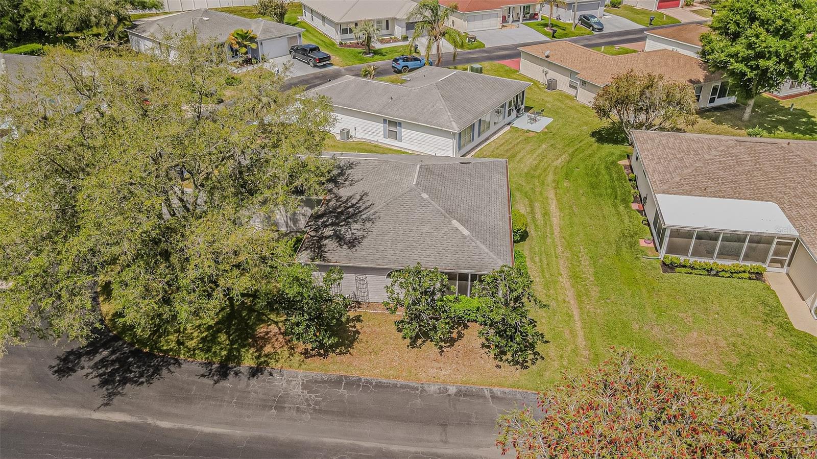 11204 COREY PAVIN LN, SAN ANTONIO, FL — photo 32