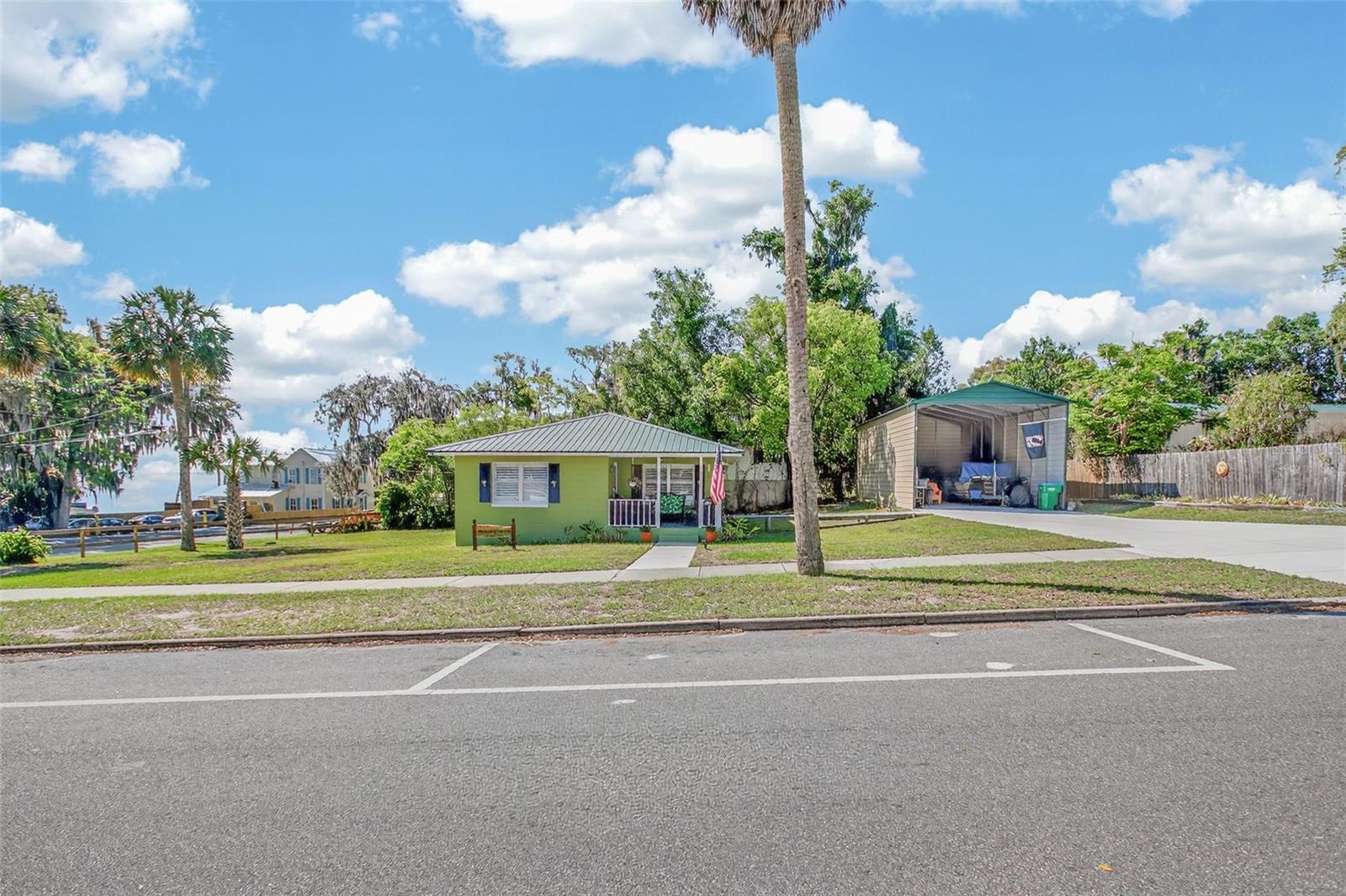 105 CENTRAL AVE, CRESCENT CITY, FL