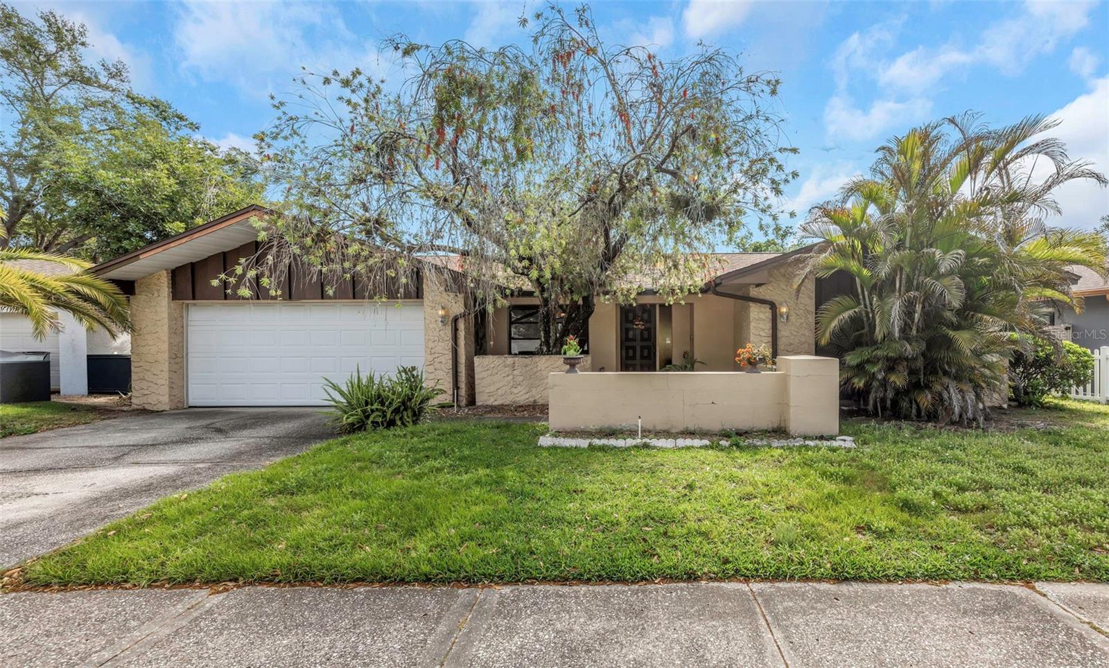 107 COUNTRY VILLAS DR, SAFETY HARBOR, FL