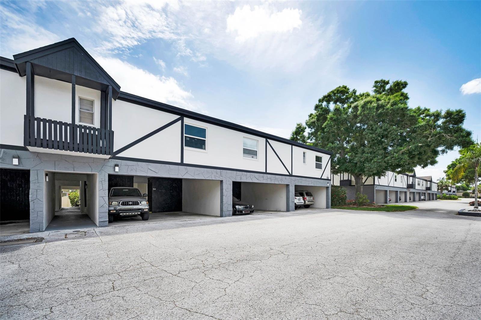 1127 KING ARTHUR CT #309, DUNEDIN, FL — photo 2