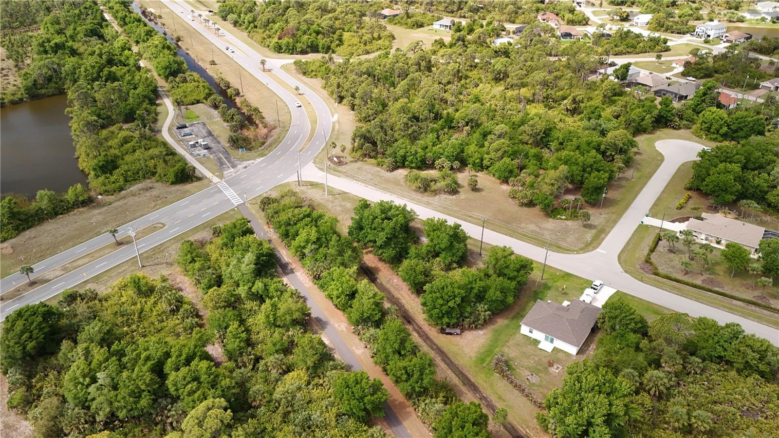 103 ANTILLA DR, ROTONDA WEST, FL — photo 16