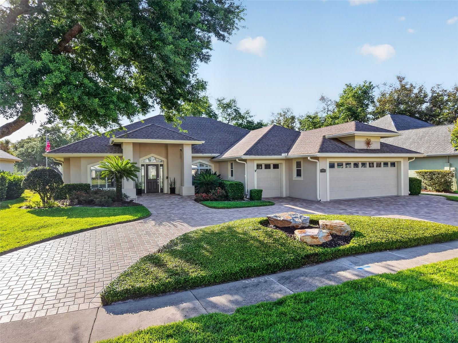1880 EDGEWATER DR, MOUNT DORA, FL