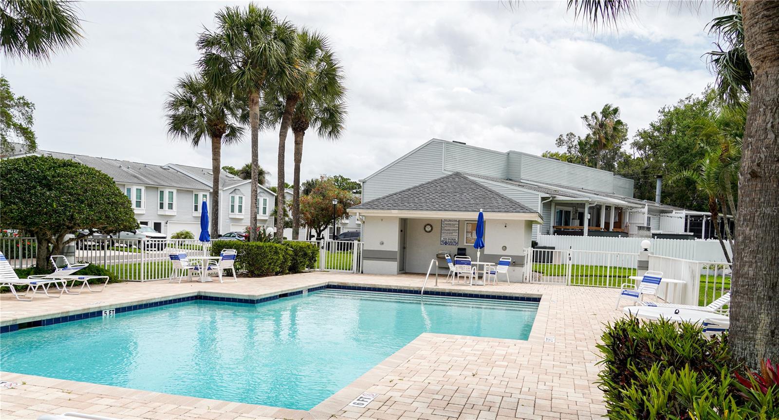 1963 GEORGIA CIR N, CLEARWATER, FL — photo 2