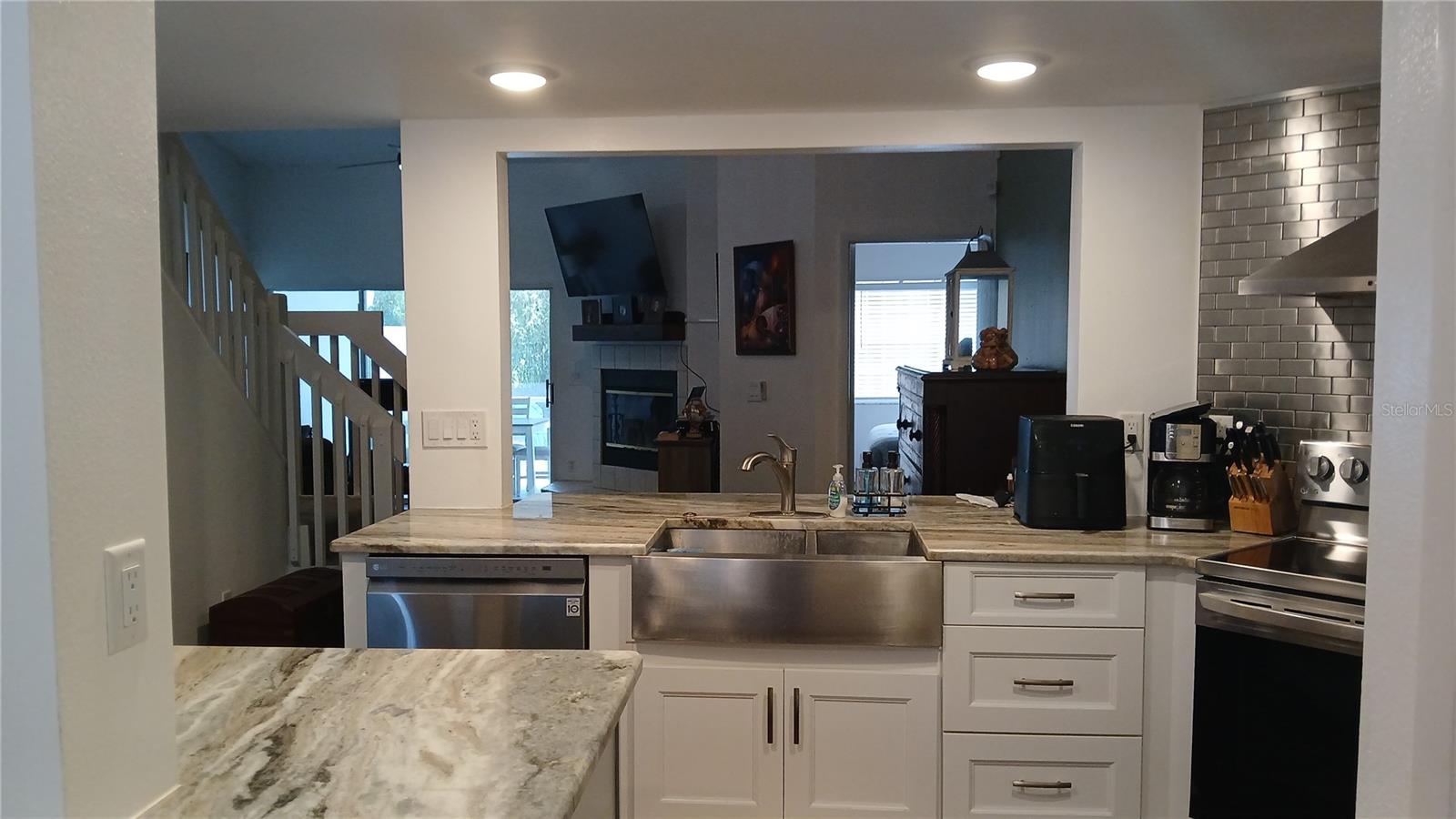 1963 GEORGIA CIR N, CLEARWATER, FL — photo 8
