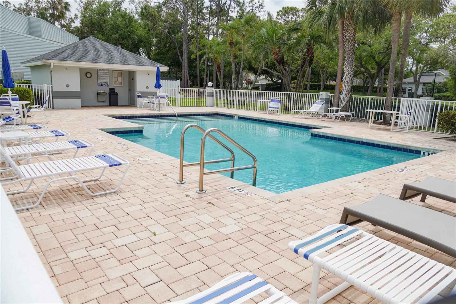1963 GEORGIA CIR N, CLEARWATER, FL — photo 31