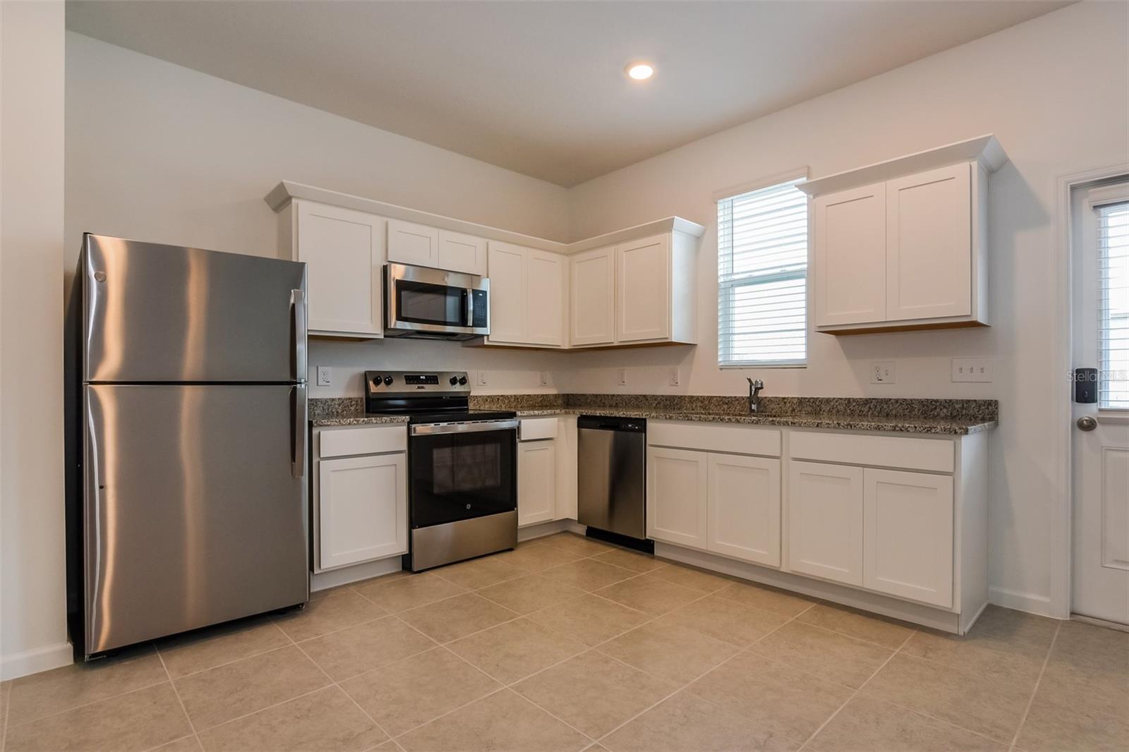 2084 HEMINGWAY CIR, GROVELAND, FL — photo 7