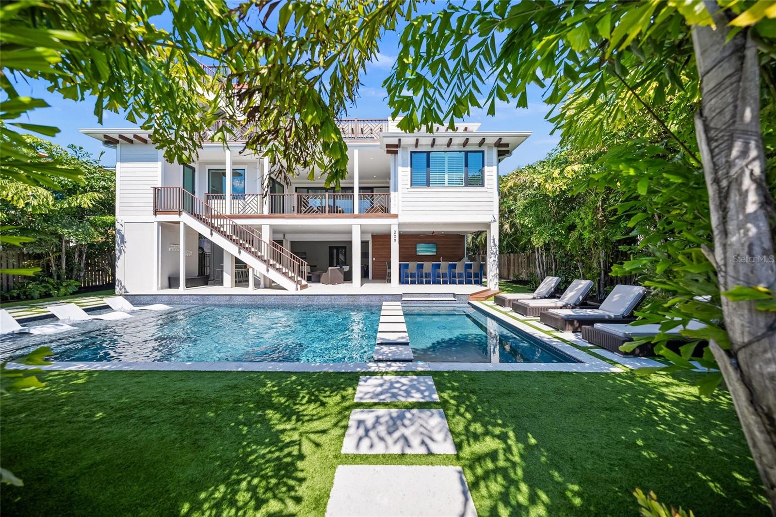 209 WILLOW AVE, ANNA MARIA, FL — photo 2