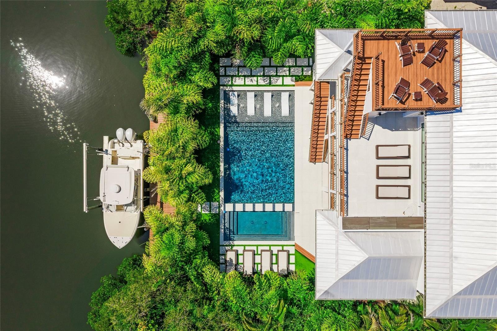 209 WILLOW AVE, ANNA MARIA, FL — photo 4