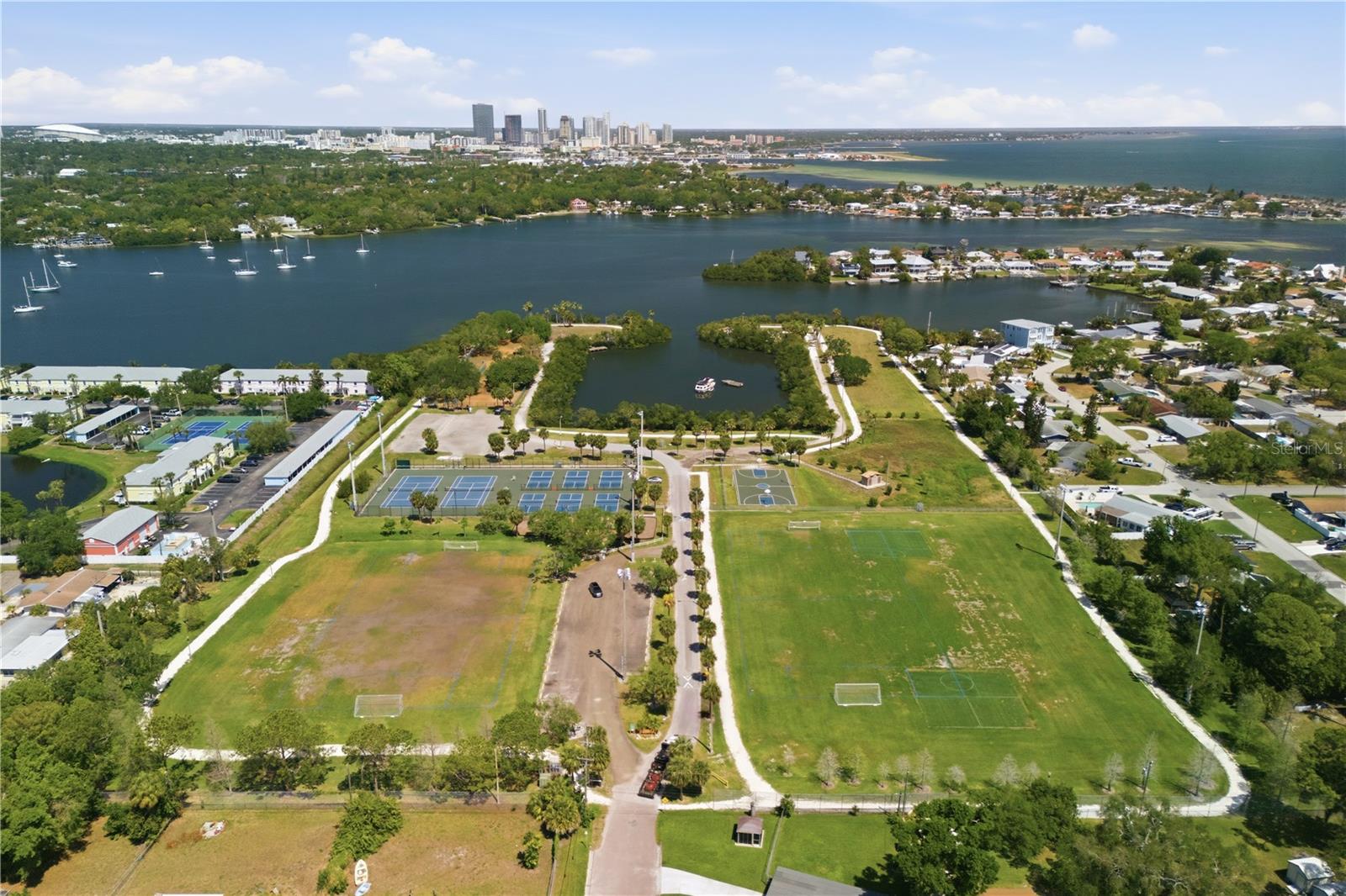 3871 MARINER DR, ST PETERSBURG, FL — photo 40
