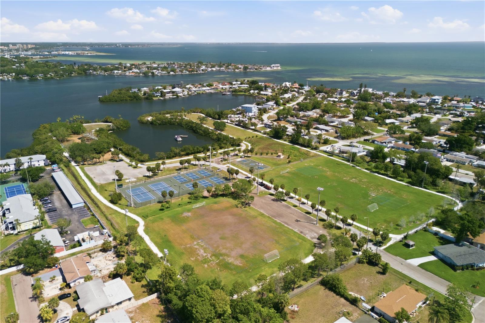 3871 MARINER DR, ST PETERSBURG, FL — photo 41