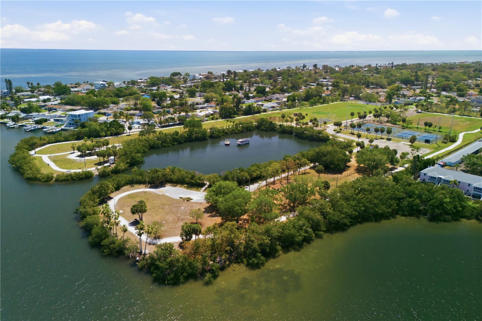 3871 MARINER DR, ST PETERSBURG, FL — photo 44