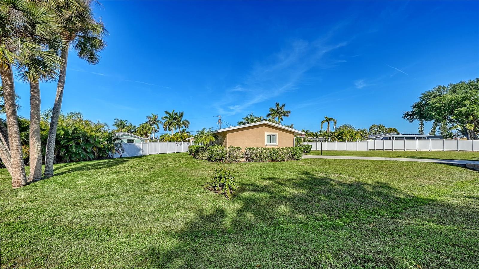 6620 AVENUE C, SARASOTA, FL — photo 4