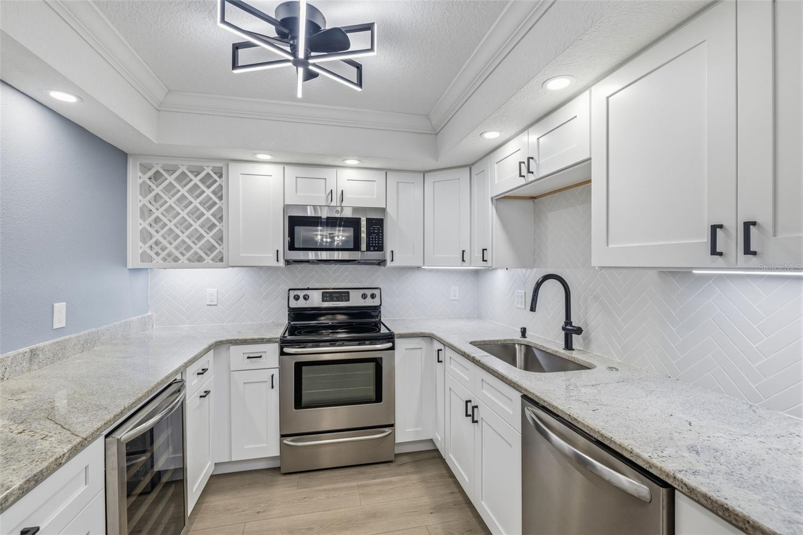7520 SUNSHINE SKYWAY LN S #T22, ST PETERSBURG, FL — photo 22