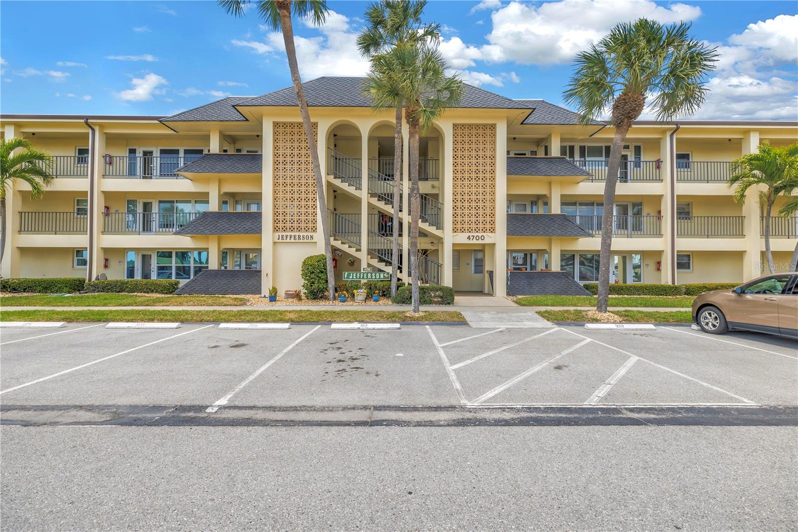 4700 COVE CIR #103, ST PETERSBURG, FL