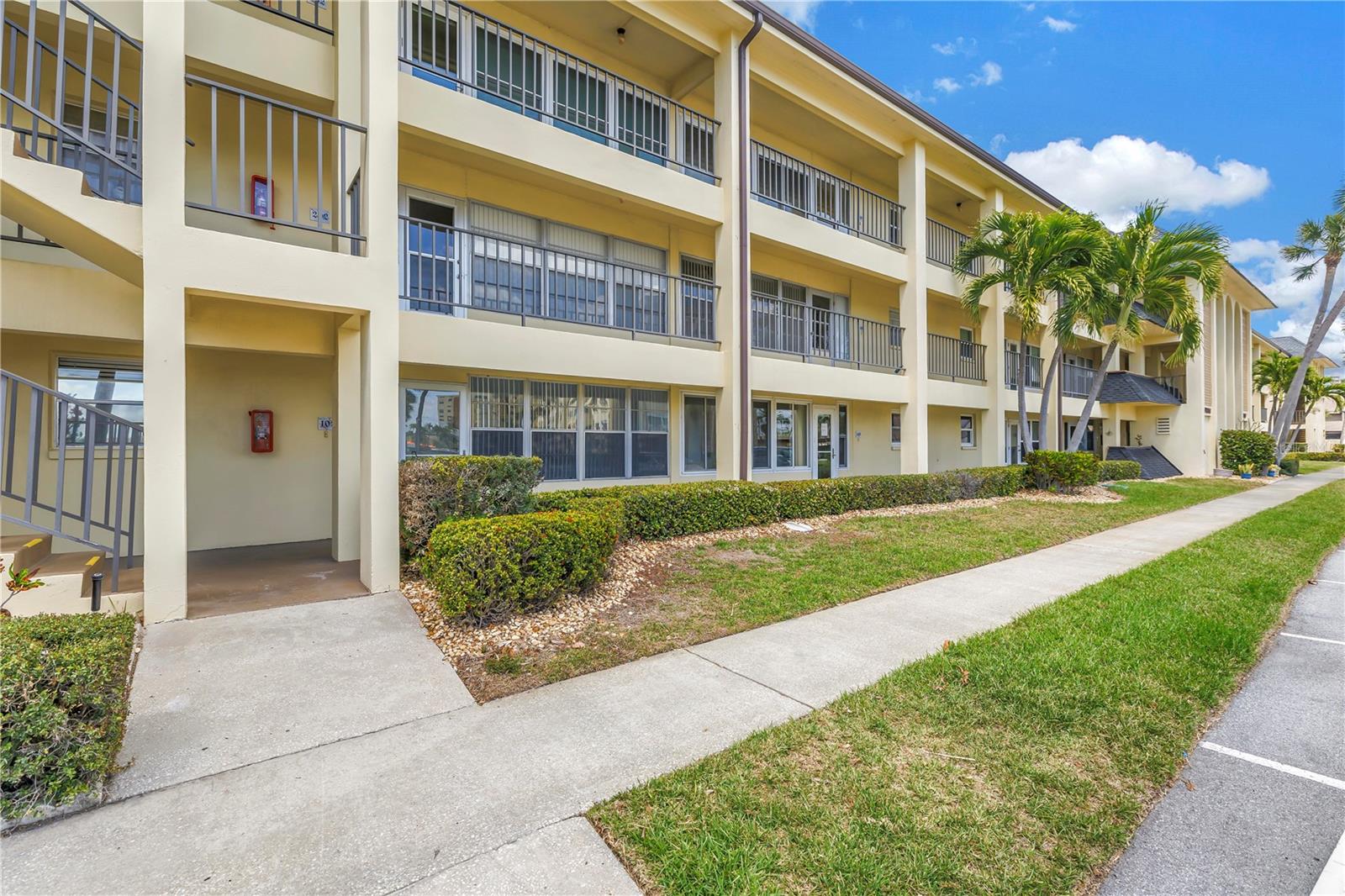 4700 COVE CIR #103, ST PETERSBURG, FL — photo 3