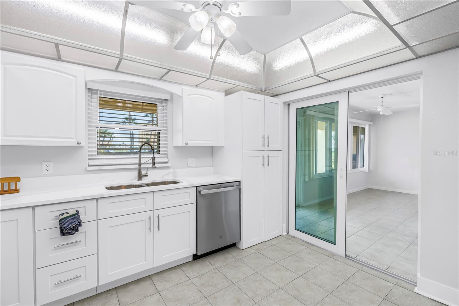 4700 COVE CIR #103, ST PETERSBURG, FL — photo 9