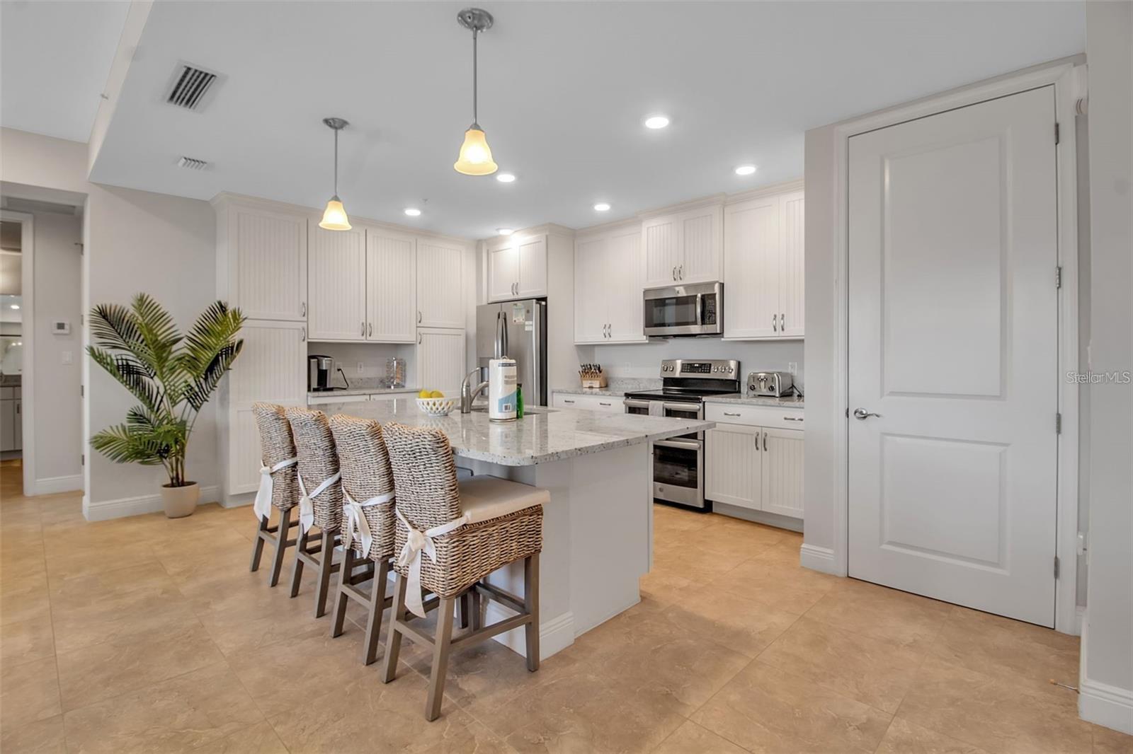 376 ARUBA CIR #301, BRADENTON, FL — photo 33