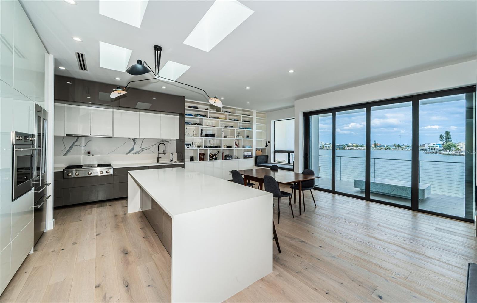 14077 N BAYSHORE DR, MADEIRA BEACH, FL — photo 18