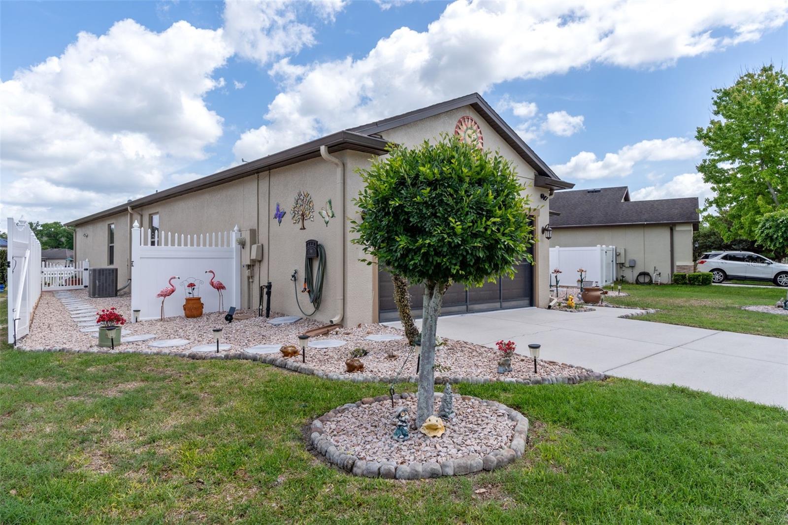 2058 TRILLIUM BLVD, BROOKSVILLE, FL — photo 2